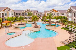 Echelon in San Antonio, TX - Building Photo