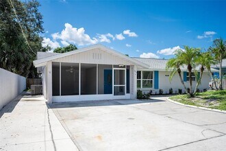 232 Pocono Trail E in Nokomis, FL - Building Photo - Building Photo