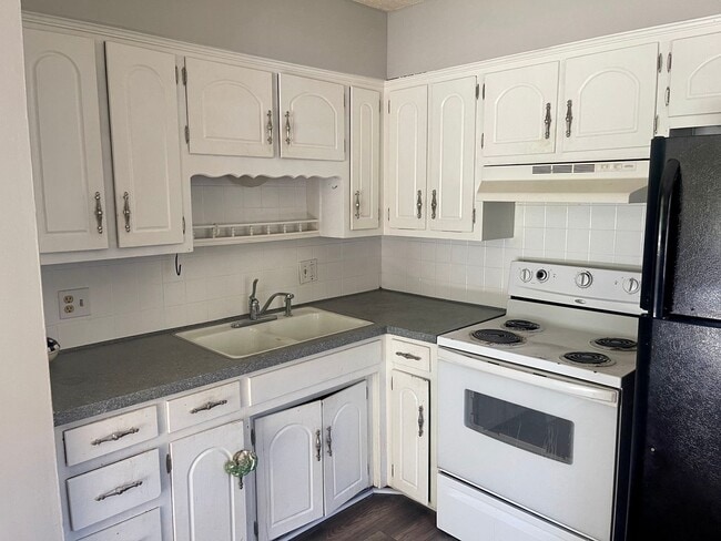 202-208 S Sugar Creek Blvd in Sugar Creek, MO - Building Photo - Building Photo