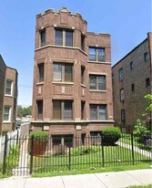 6 W 111th Pl in Chicago, IL - Building Photo