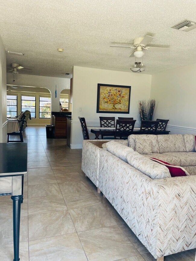18310 Burkholder Cir in Port Charlotte, FL - Building Photo - Building Photo