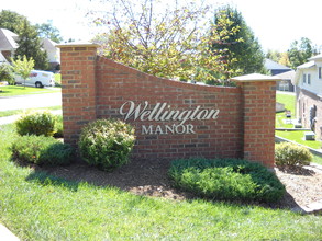 Wellington Manor in Columbia, MO - Foto de edificio - Building Photo