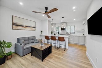 5844 Darling St in Houston, TX - Building Photo - Building Photo