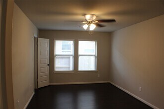 8115 Anderwood Knl Trce in Richmond, TX - Foto de edificio - Building Photo