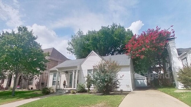 5739 Kenwood Ave in Dallas, TX - Building Photo - Building Photo