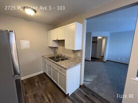 2725 Pleasant Ave in Minneapolis, MN - Building Photo