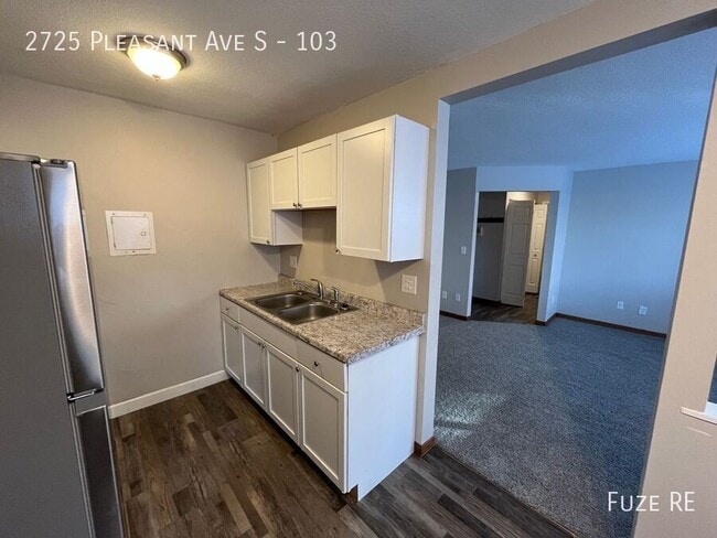 property at 2725 Pleasant Ave