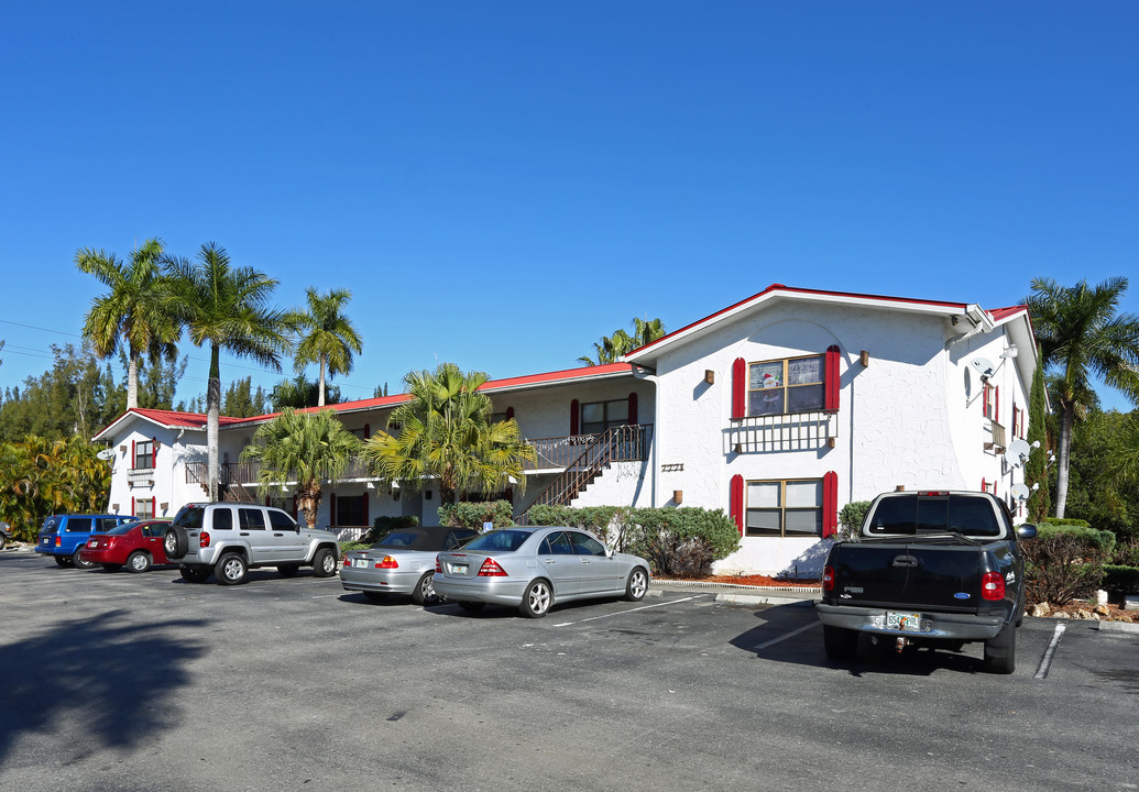 Coral Harbor in Ft. Myers, FL - Building Photo