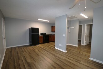 103 N 9th St in Sanford, NC - Foto de edificio - Building Photo