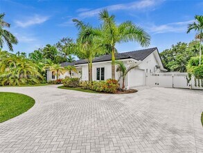 413 Tamarind Dr in Hallandale Beach, FL - Building Photo - Building Photo