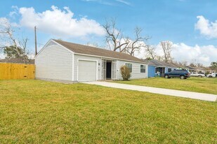 4901 Richfield Ln in Houston, TX - Building Photo