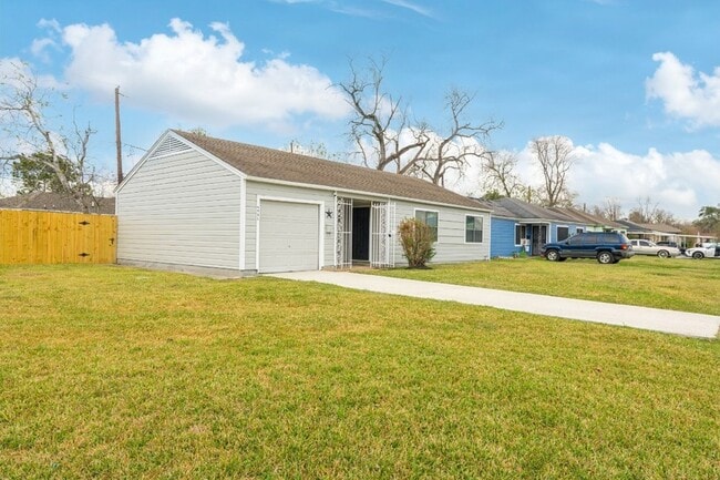 property at 4901 Richfield Ln