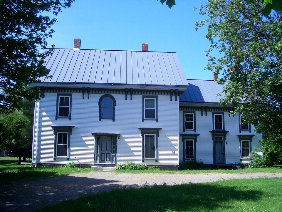 25 Gilman Falls Ave, Unit A in Old Town, ME - Foto de edificio