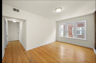 3036 W Wellington Ave, Unit 3 in Chicago, IL - Building Photo - Building Photo