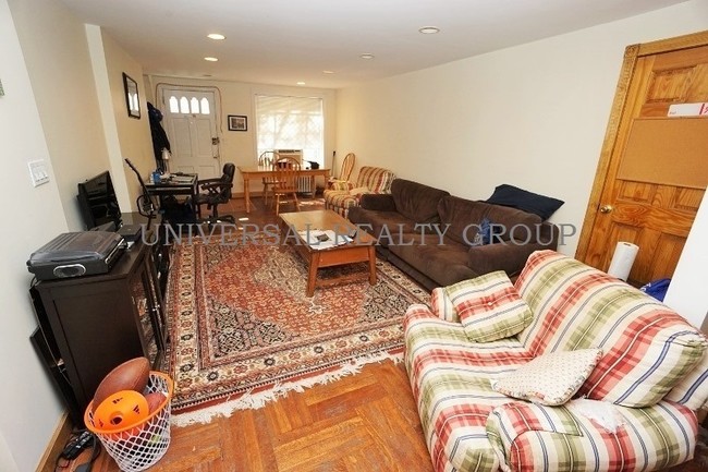 331 E 65th St in New York, NY - Building Photo - Building Photo