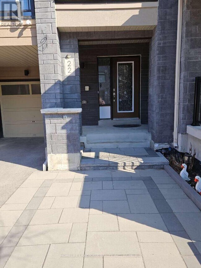 22 Vantage Lp in Newmarket, ON - Building Photo - Building Photo