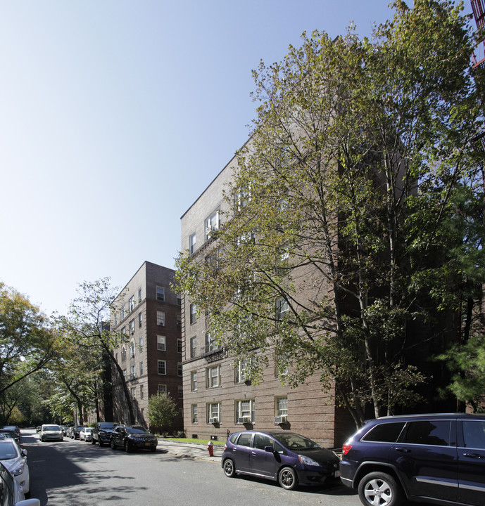 Cambridge Hall in Forest Hills, NY - Foto de edificio