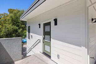 196 Amapola Ave in Pacifica, CA - Building Photo