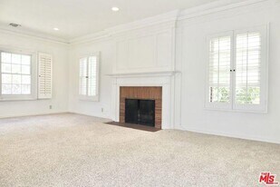 210 S Spalding Dr in Beverly Hills, CA - Building Photo