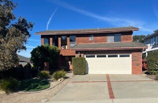 684 Shamrock Ln in Pismo Beach, CA - Building Photo