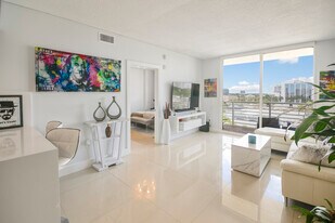 18800 NE 29th Ave, Unit 704 in Aventura, FL - Building Photo