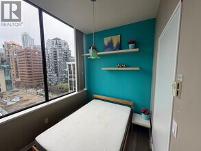 1010 Howe St in Vancouver, BC - Building Photo - Building Photo