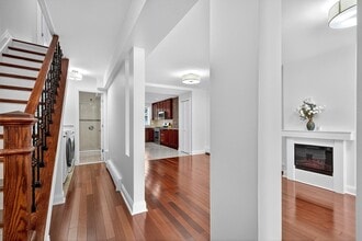 382 Webster Ave, Unit C202 in Jersey City, NJ - Building Photo - Building Photo