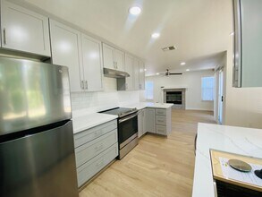 9235 Thoroughbred Way in Elk Grove, CA - Building Photo - Building Photo