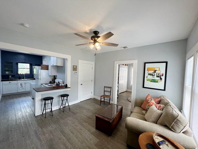 property at 715 W Hollywood Ave