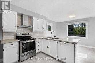 17 Gordon Rowe Crescent in Richmond Hill, ON - Building Photo - Building Photo
