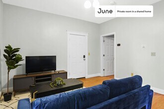Room in Shared 4 bed/1 bath home, Unit D in Boston, MA - Foto de edificio - Building Photo