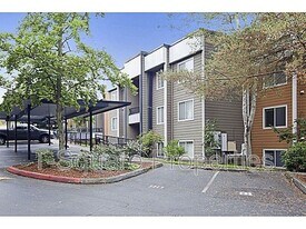 726 Kirkland Cir in Kirkland, WA - Building Photo