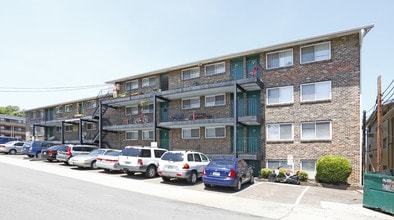 Highland On The Bridge in Knoxville, TN - Foto de edificio - Building Photo