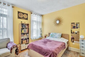 1891 Beacon St, Unit 2 in Brookline, MA - Foto de edificio - Building Photo