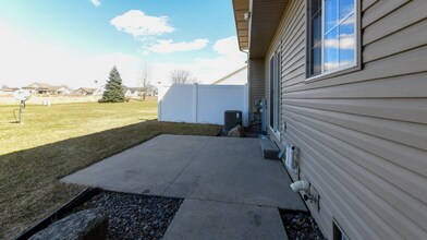 1005 Northwood Dr-Unit -1005 in Seymour, WI - Building Photo - Building Photo