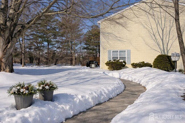 28 Morgan Pl in East Brunswick, NJ - Building Photo - Building Photo