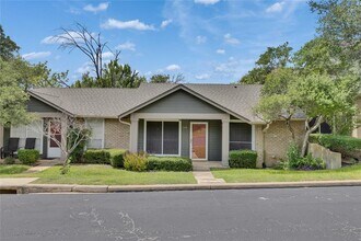 1015 E Yager Ln in Austin, TX - Building Photo - Building Photo