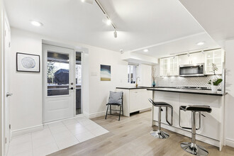 256 Indian Rd in Toronto, ON - Building Photo - Building Photo