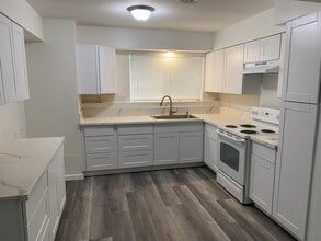 2609 Auburn Ct in Bakersfield, CA - Building Photo - Building Photo