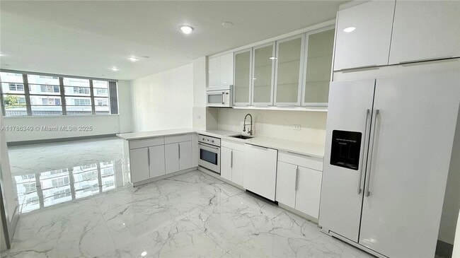 property at 999 Brickell Bay Dr