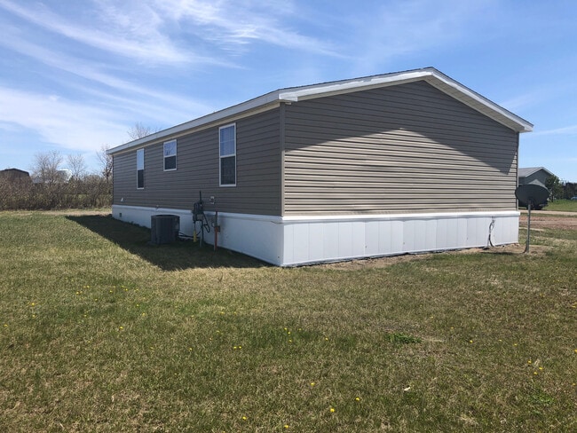 405 4th Ave SW in Belfield, ND - Building Photo - Building Photo