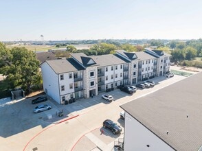 Green Gardens Townhomes & Apartments in Waller, TX - Building Photo - Building Photo