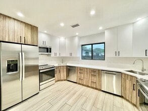 665 NE 178th St in Miami, FL - Building Photo - Building Photo