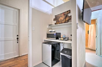 3704 San Bernardo Ave in Laredo, TX - Foto de edificio - Building Photo