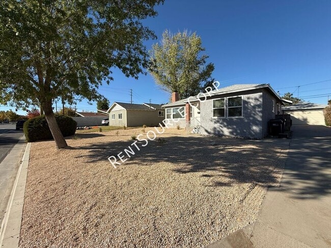 44415 Lowtree Ave in Lancaster, CA - Building Photo - Building Photo