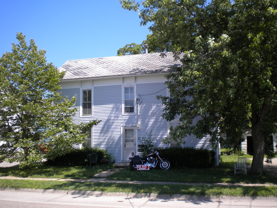 104 E Boston Ave in Indianola, IA - Building Photo