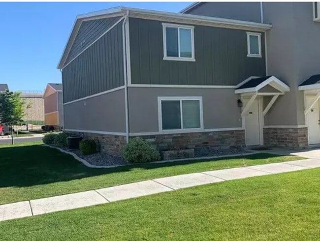 property at 194 E 700 N