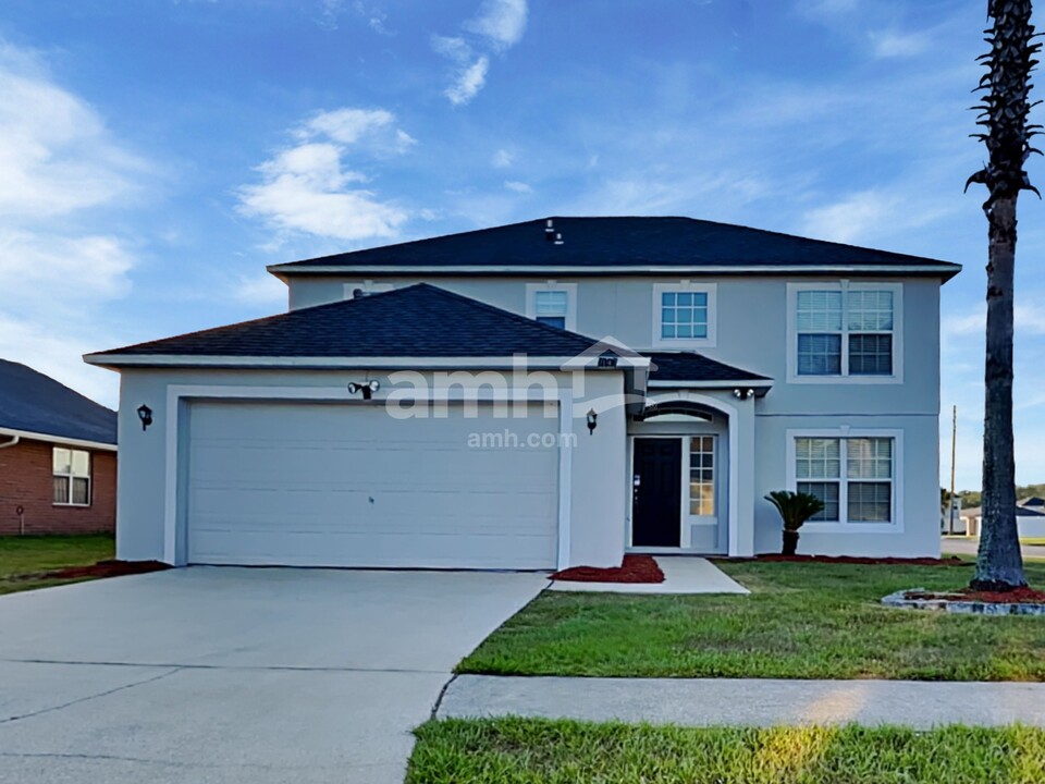 7147 High Bluff Rd in Jacksonville, FL - Building Photo