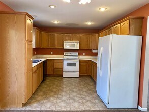 811 Oxford Dr in Rolla, MO - Building Photo - Building Photo