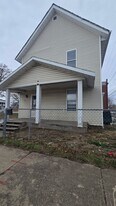 222 E Gilbert St in Muncie, IN - Building Photo